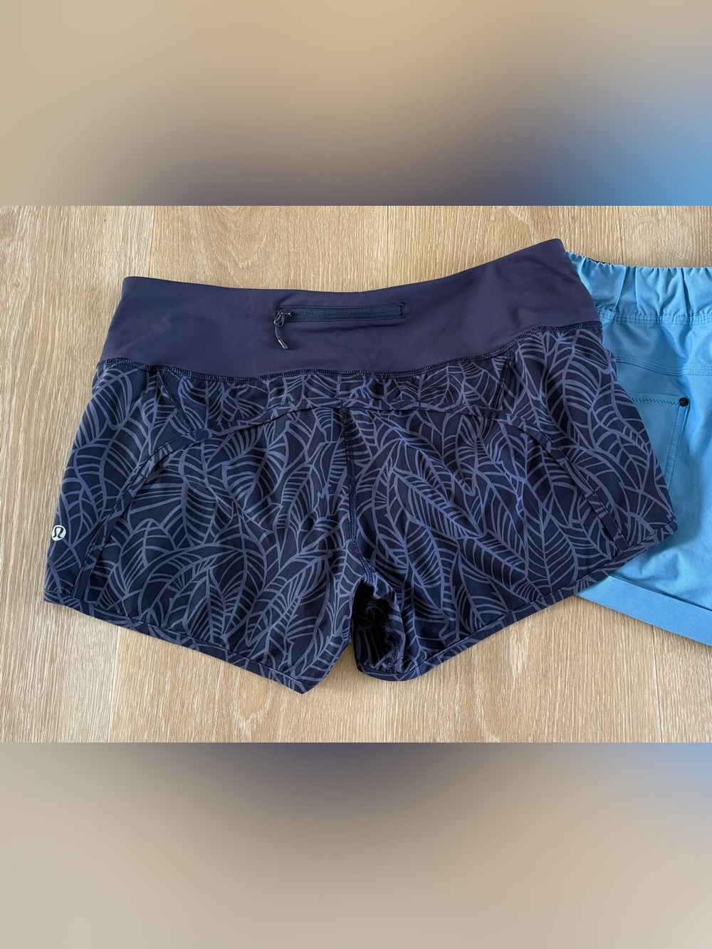 LULULEMON SIZE 8 PRETTY PALM SHORTS & BLUE PLAY ALL DAY SHORTS LOT EXCELLENT PRE - Picture 3 of 4